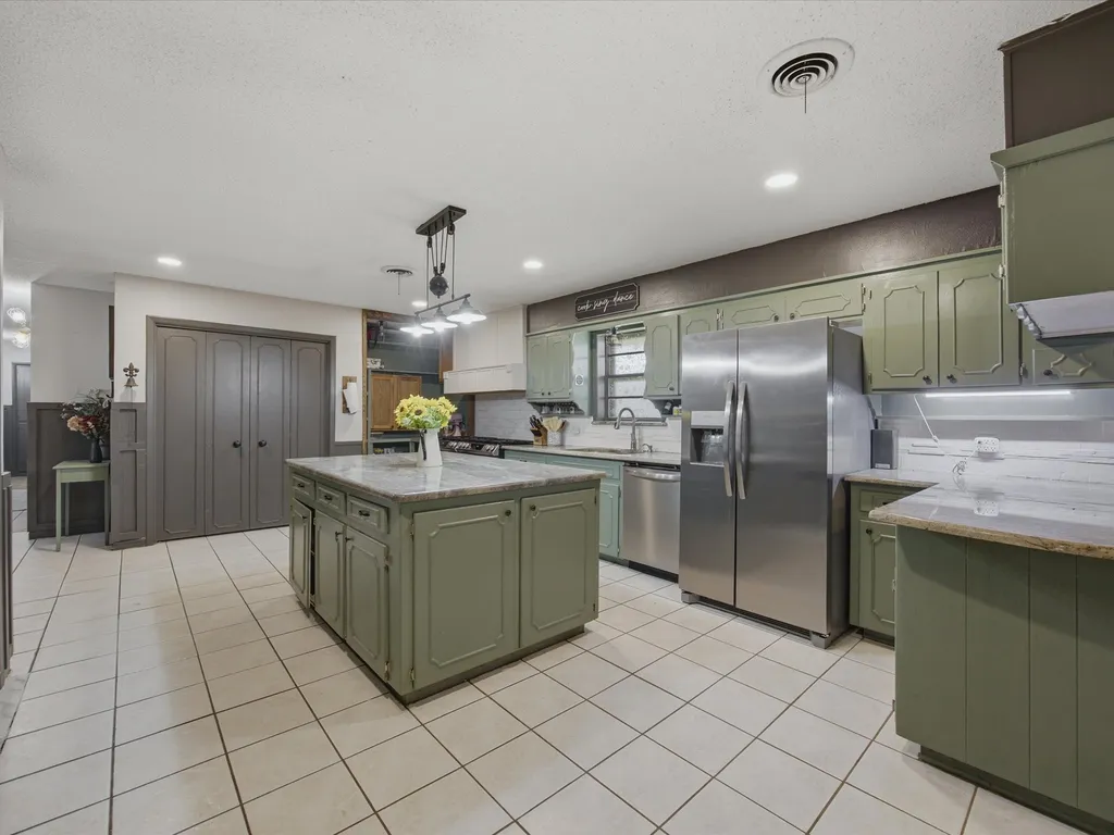 901 Pebble Street Bowie TX 76230