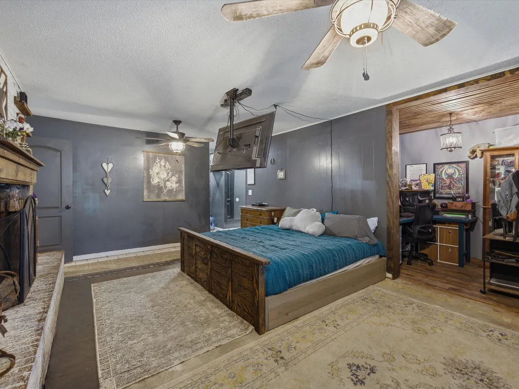 901 Pebble Street Bowie TX 76230