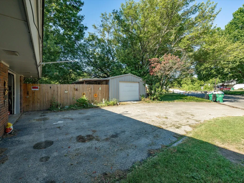 901 Pebble Street Bowie TX 76230