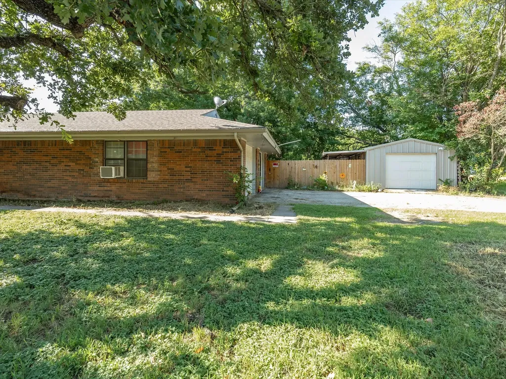 901 Pebble Street Bowie TX 76230