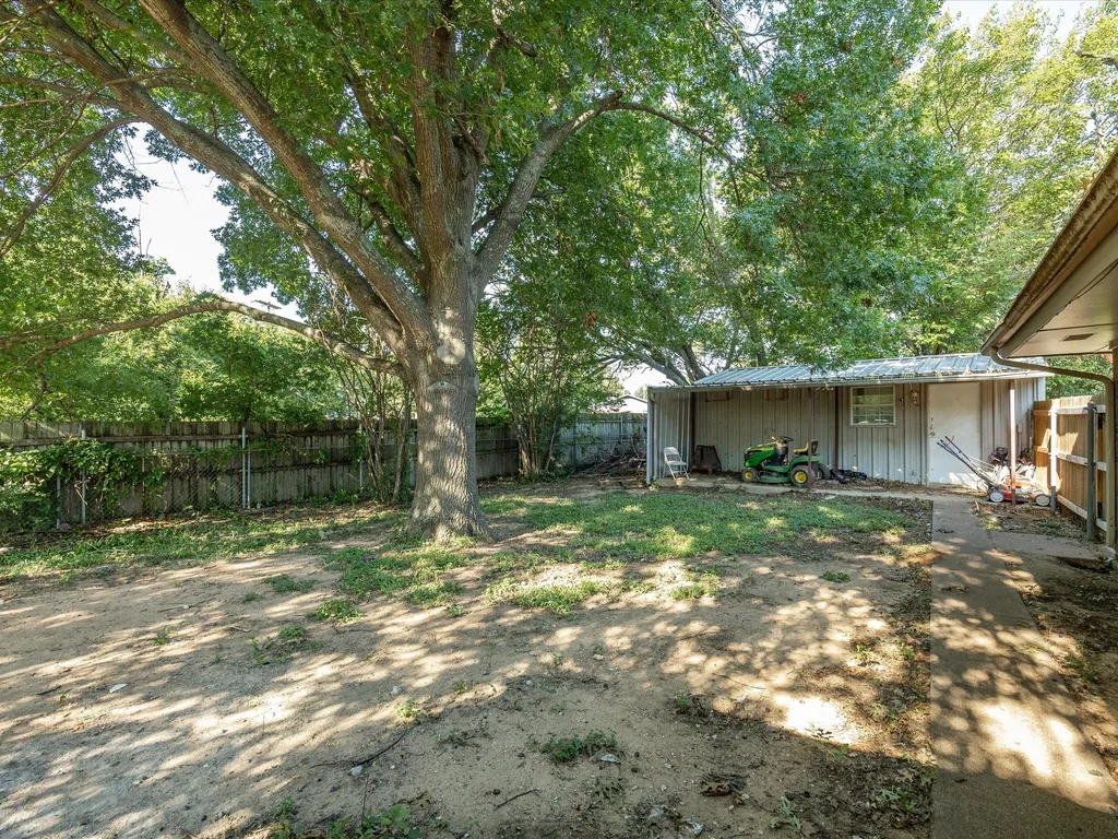 901 Pebble Street Bowie TX 76230