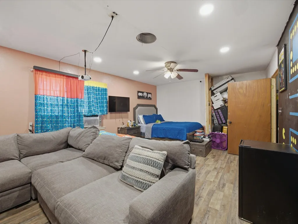 901 Pebble Street Bowie TX 76230