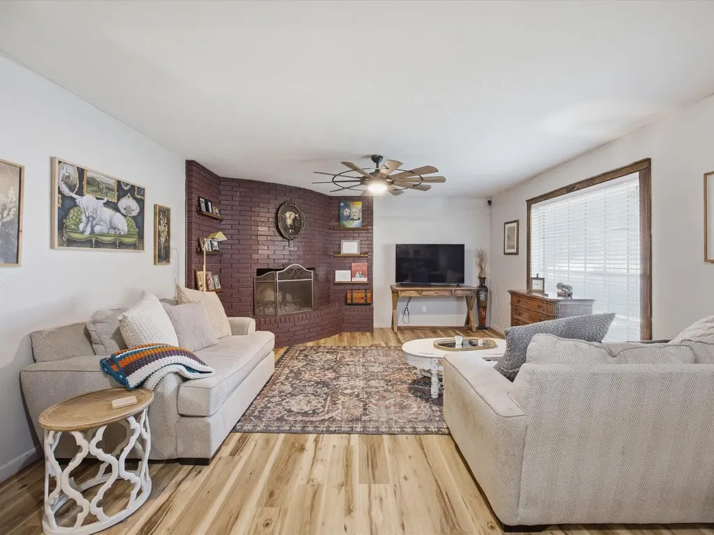 901 Pebble Street Bowie TX 76230