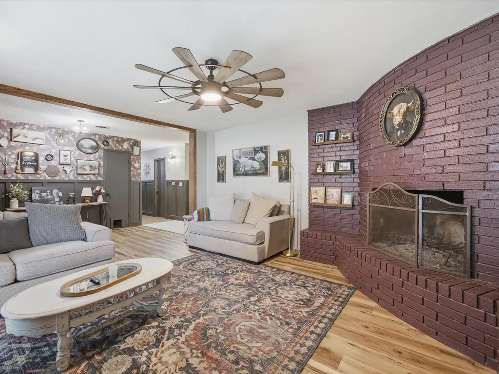 901 Pebble Street Bowie TX 76230
