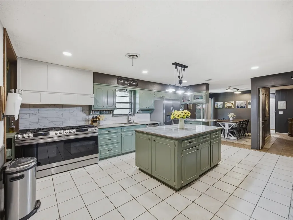 901 Pebble Street Bowie TX 76230