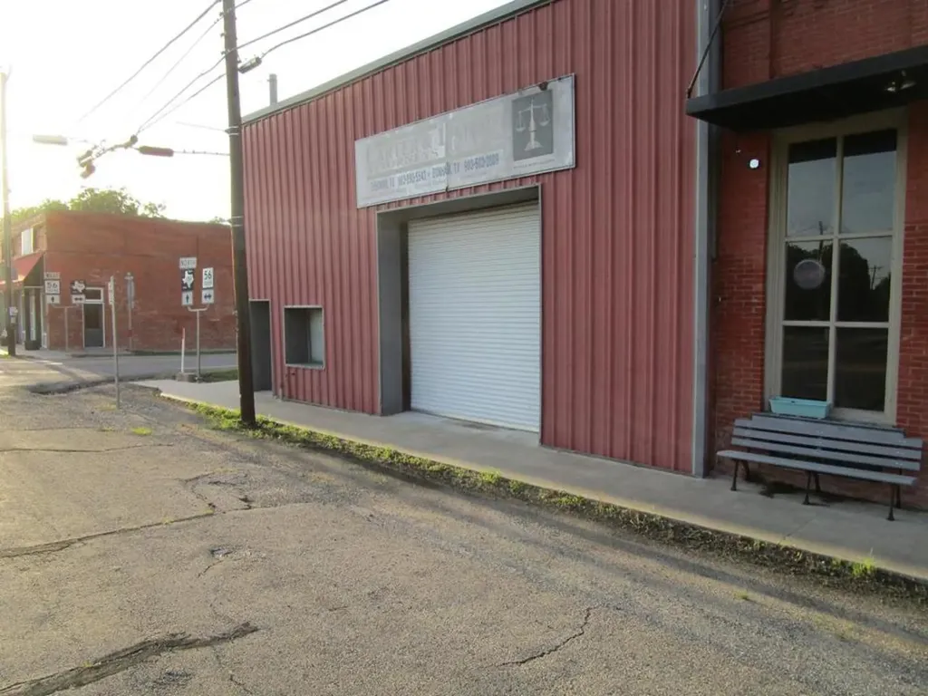 106 E Hayes Street Savoy TX 75479
