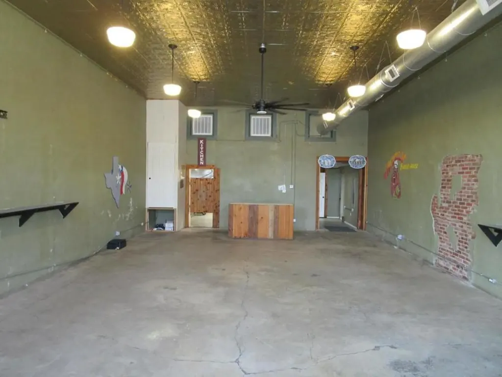 106 E Hayes Street Savoy TX 75479