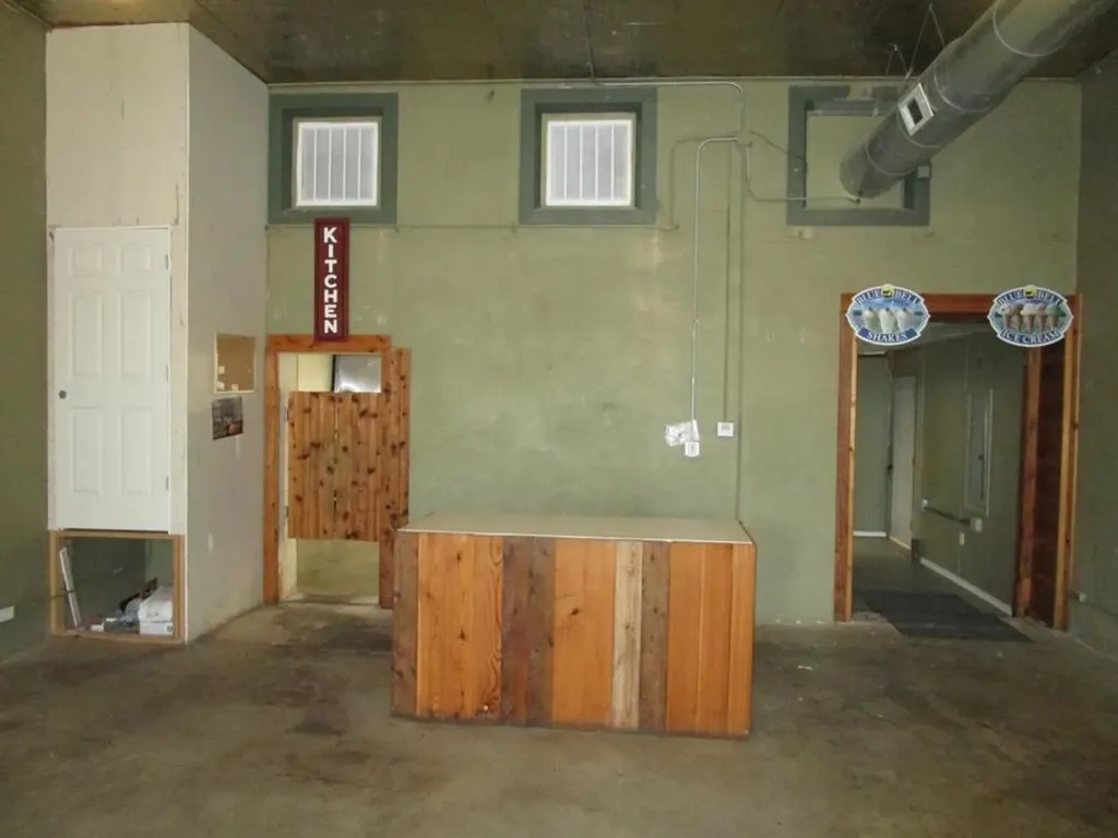106 E Hayes Street Savoy TX 75479