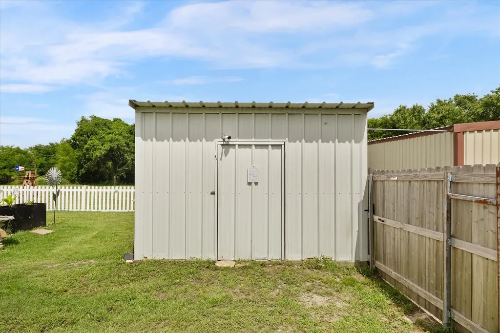 1028 Fm 1566 W Celeste TX 75423