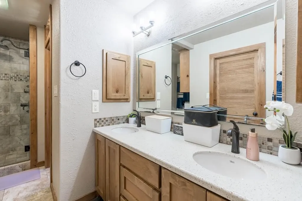 812 An County Road 3194 Frankston TX 76763