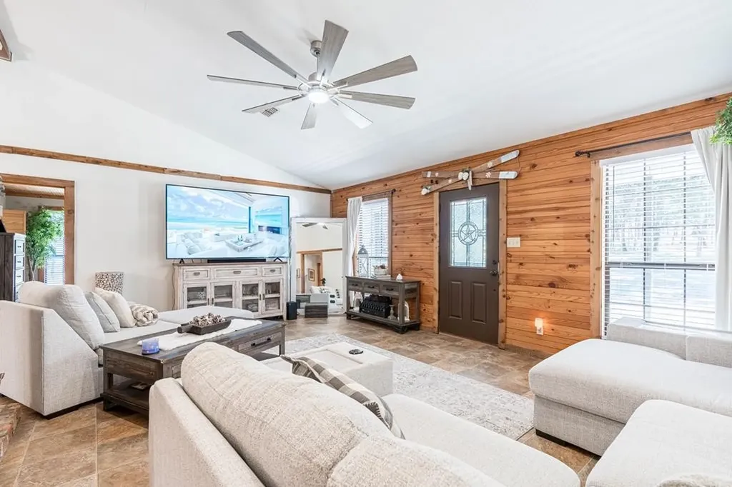 812 An County Road 3194 Frankston TX 76763