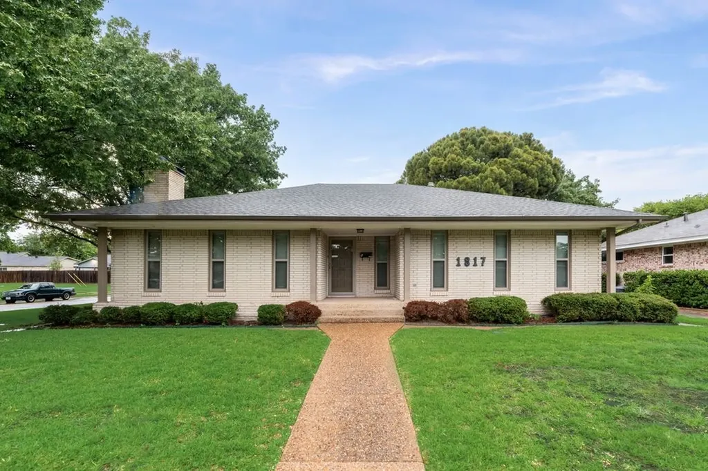 1817 Bardfield Avenue Garland TX 75041