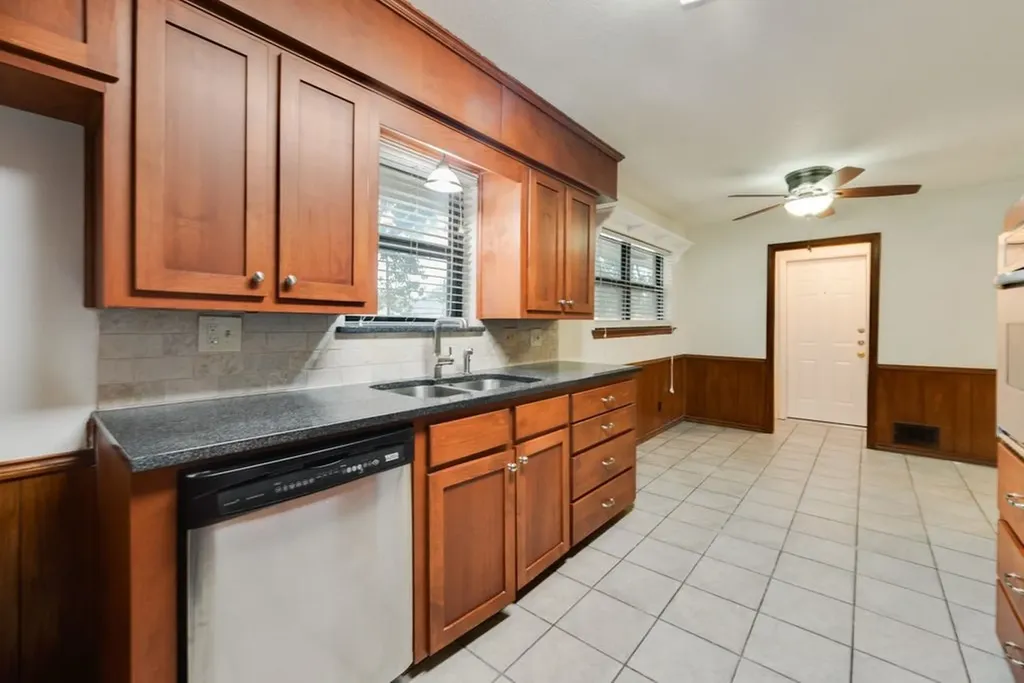1817 Bardfield Avenue Garland TX 75041
