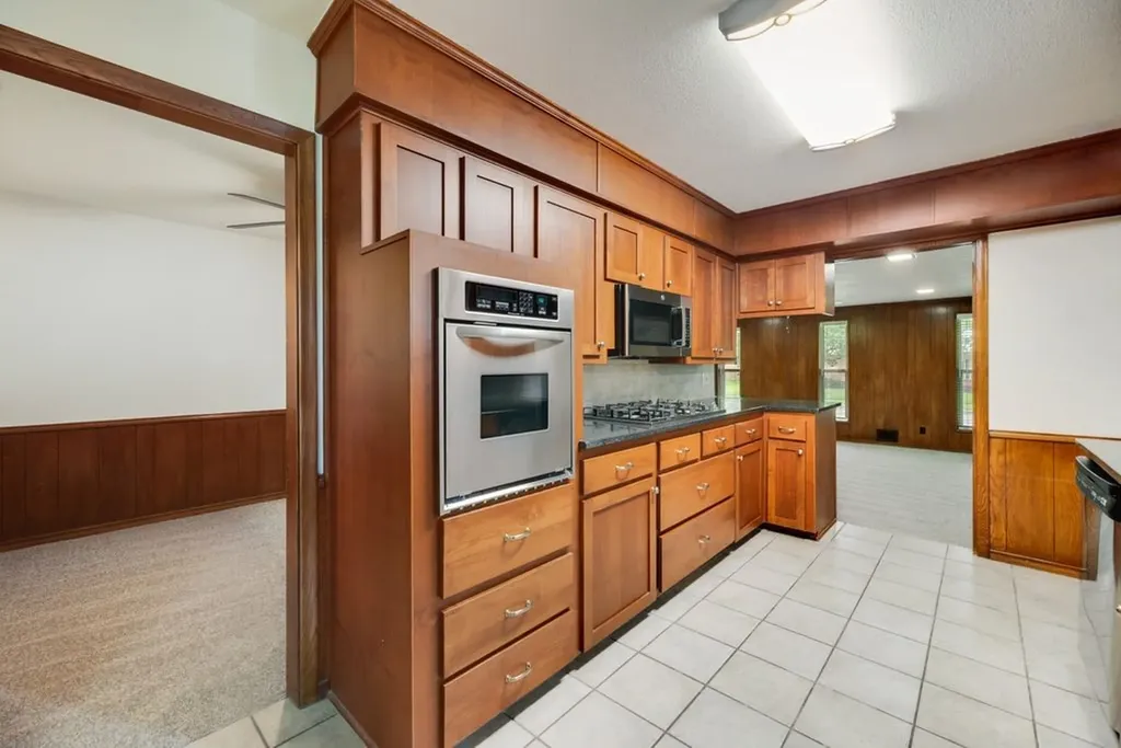 1817 Bardfield Avenue Garland TX 75041