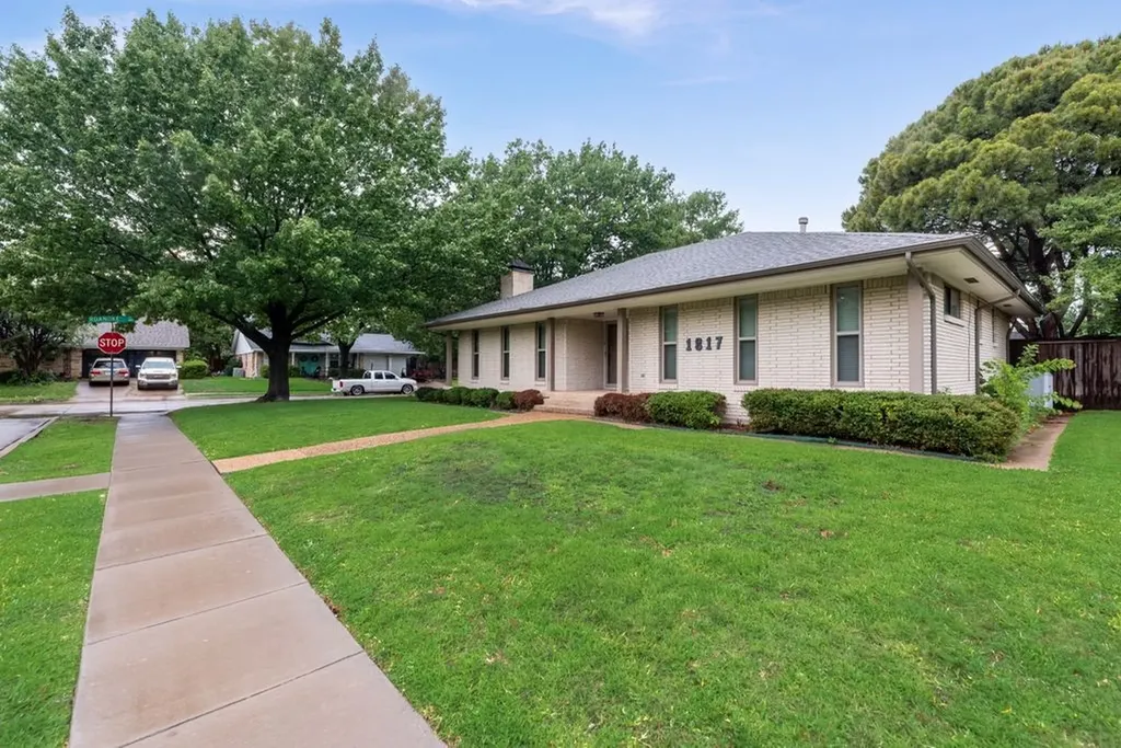 1817 Bardfield Avenue Garland TX 75041