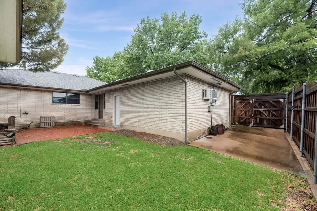1817 Bardfield Avenue Garland TX 75041
