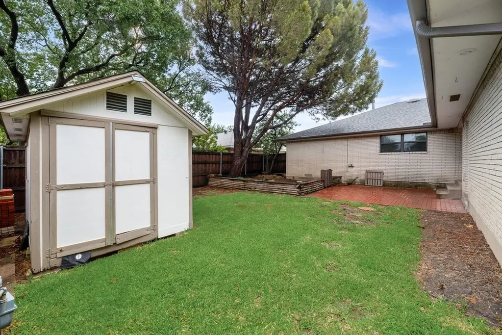 1817 Bardfield Avenue Garland TX 75041