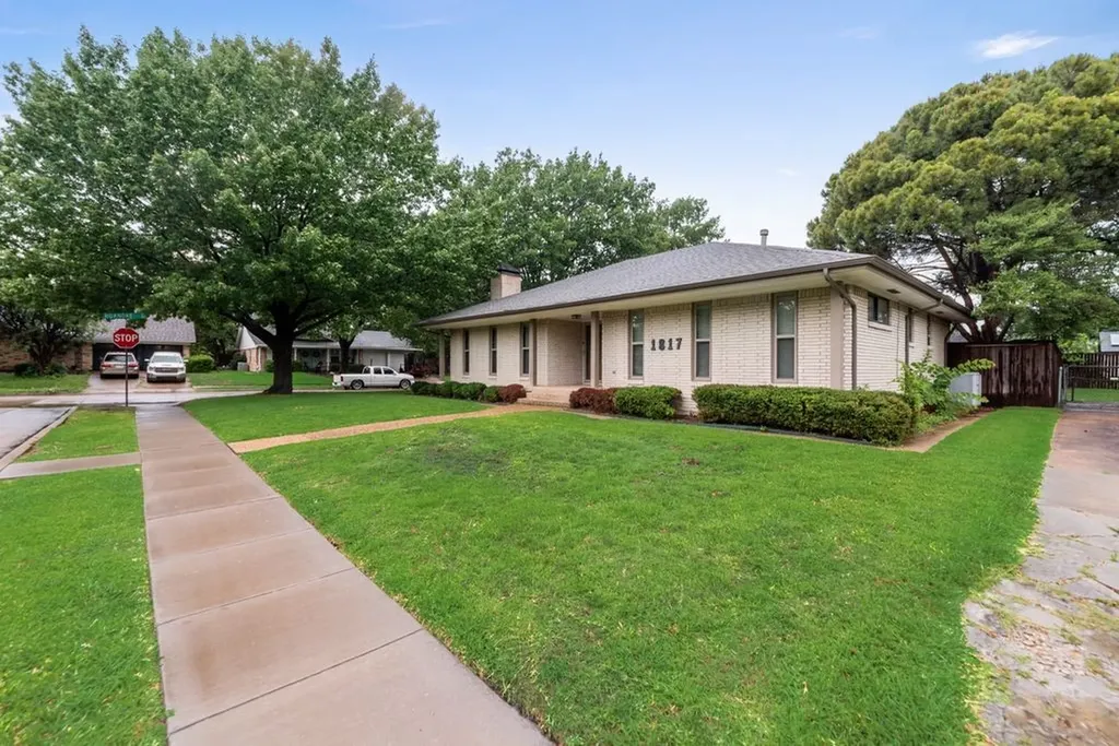 1817 Bardfield Avenue Garland TX 75041