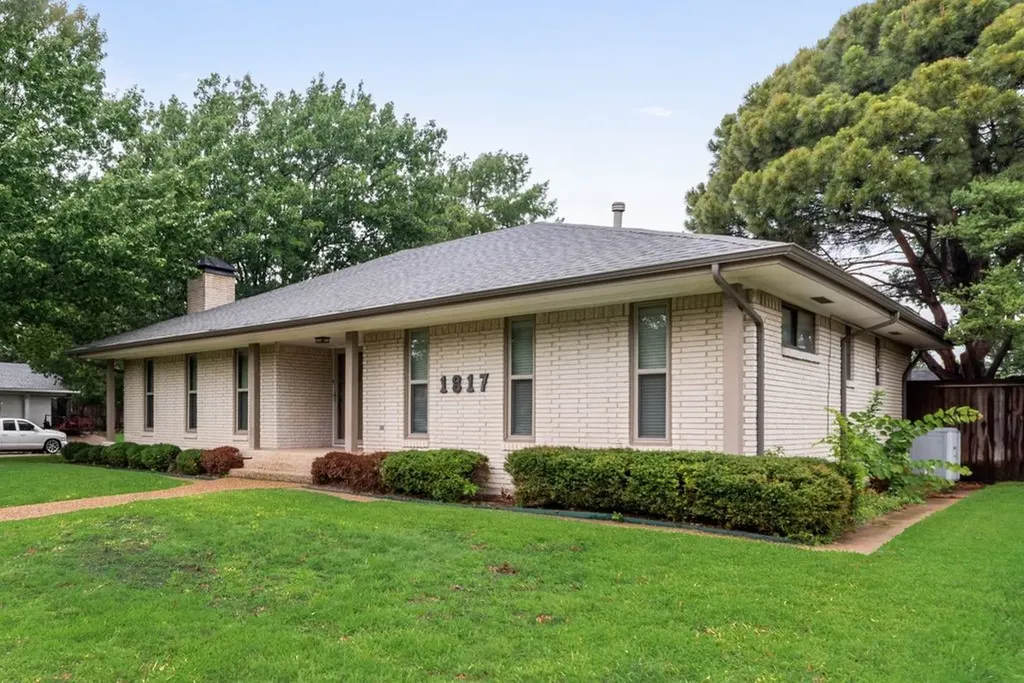 1817 Bardfield Avenue Garland TX 75041