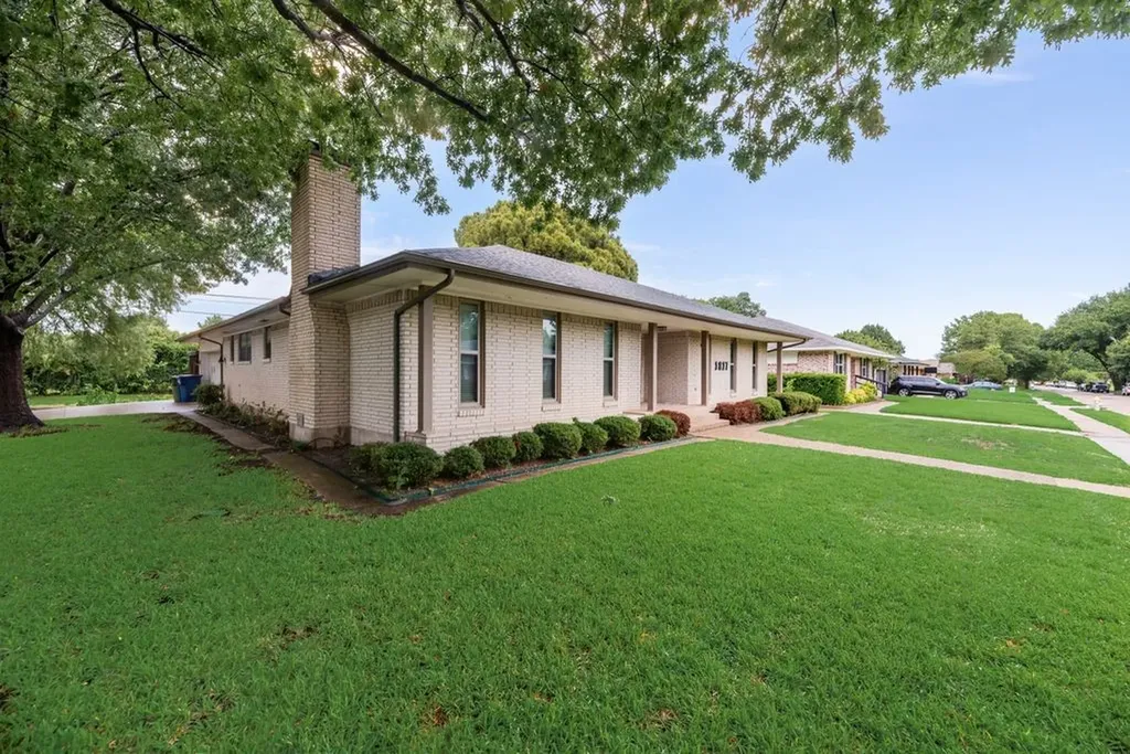 1817 Bardfield Avenue Garland TX 75041