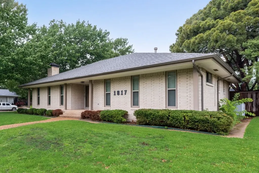 1817 Bardfield Avenue Garland TX 75041