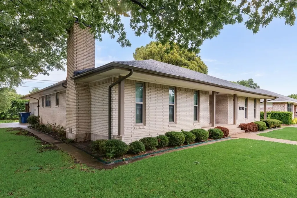 1817 Bardfield Avenue Garland TX 75041