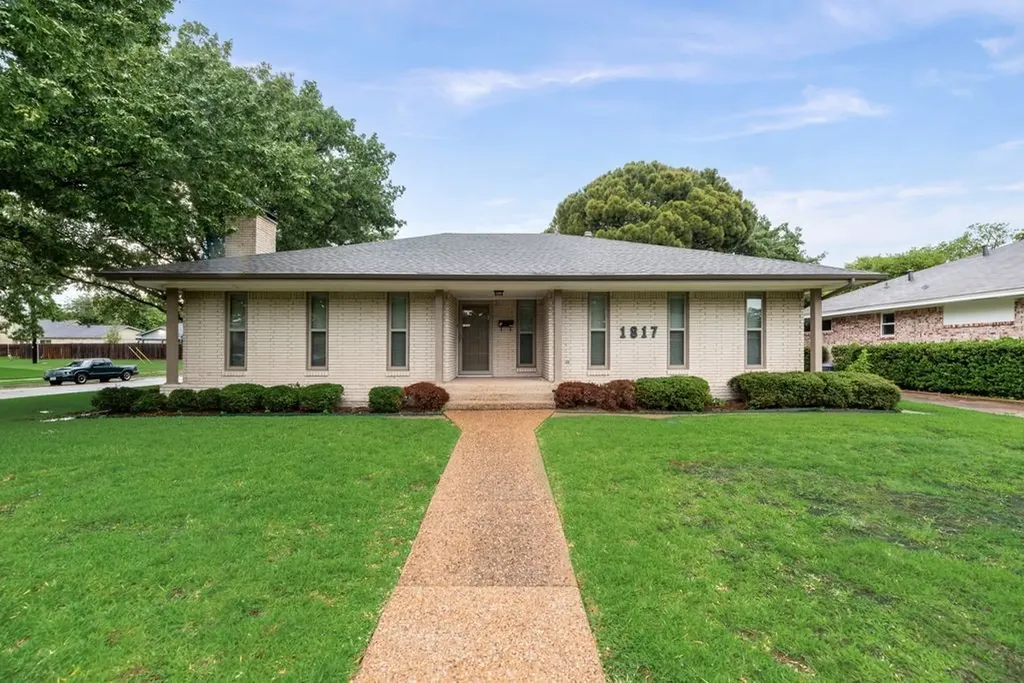 1817 Bardfield Avenue Garland TX 75041