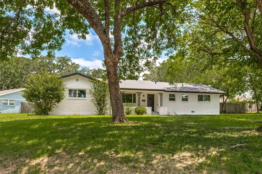 1112 Karla Drive Hurst TX 76053