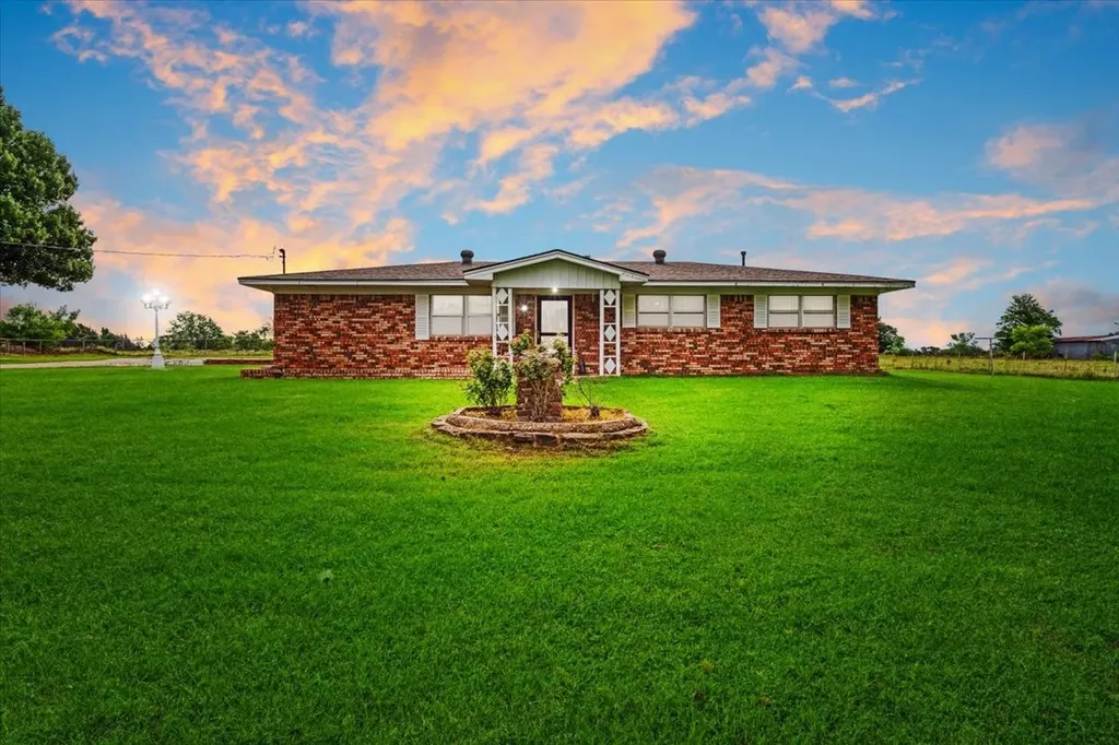 3472 Desvoignes Road Denison TX 75021