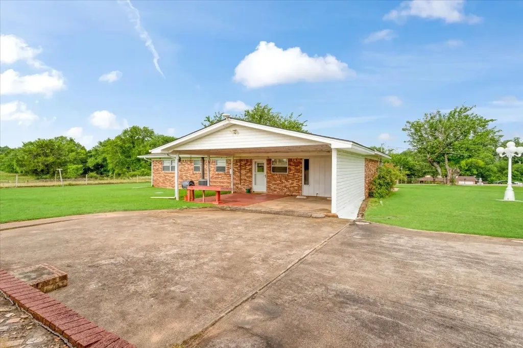 3472 Desvoignes Road Denison TX 75021