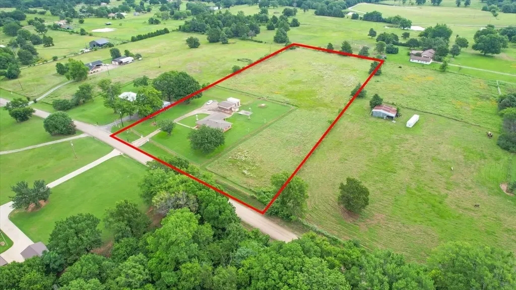 3472 Desvoignes Road Denison TX 75021