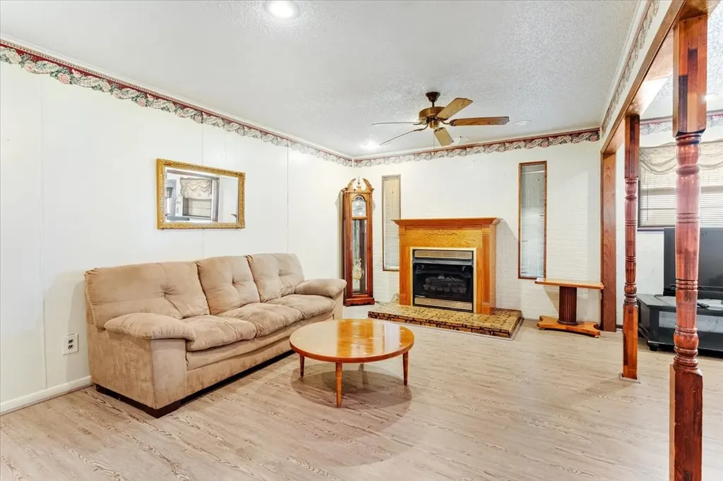 3472 Desvoignes Road Denison TX 75021