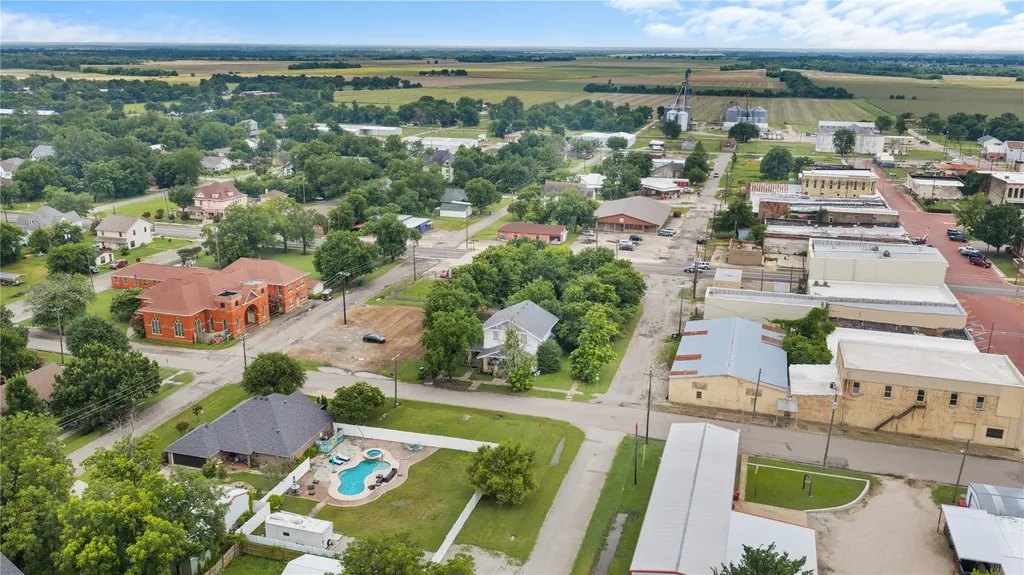 300 Hickory Street Honey Grove TX 75446