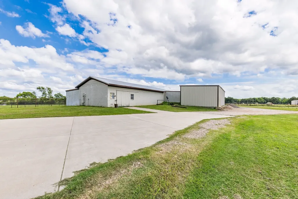 609 County Road 2421 Como TX 75431
