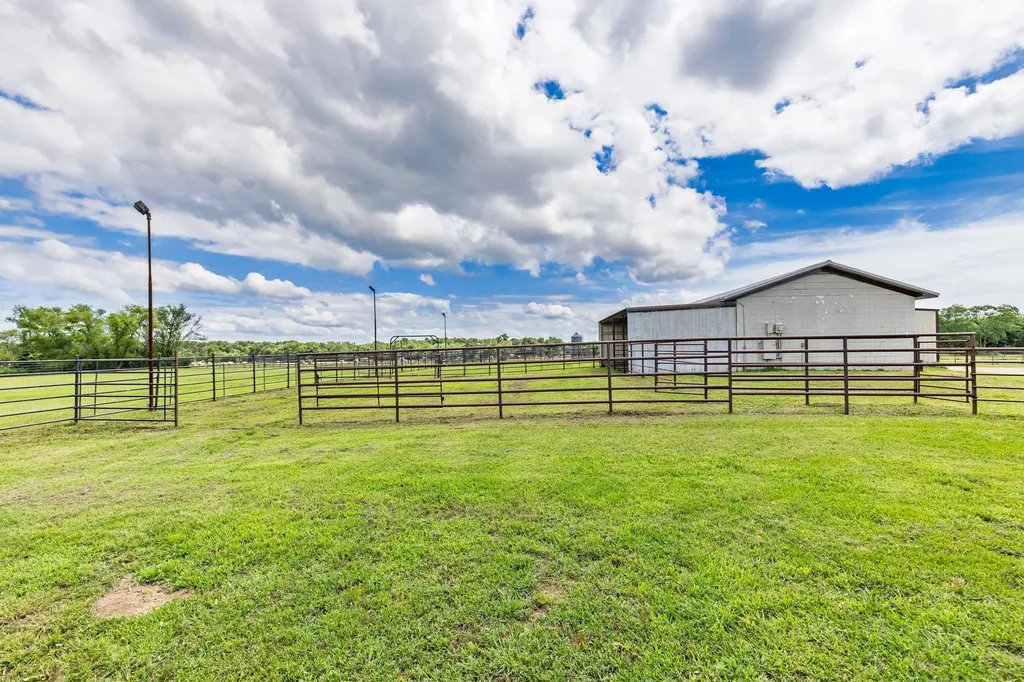 609 County Road 2421 Como TX 75431