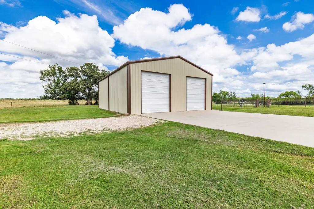 609 County Road 2421 Como TX 75431