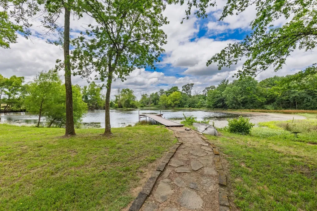 609 County Road 2421 Como TX 75431