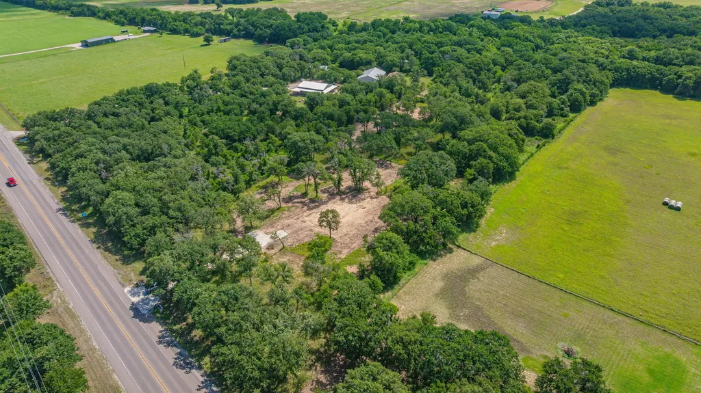 19715 S Highway 281 Santo TX 76472