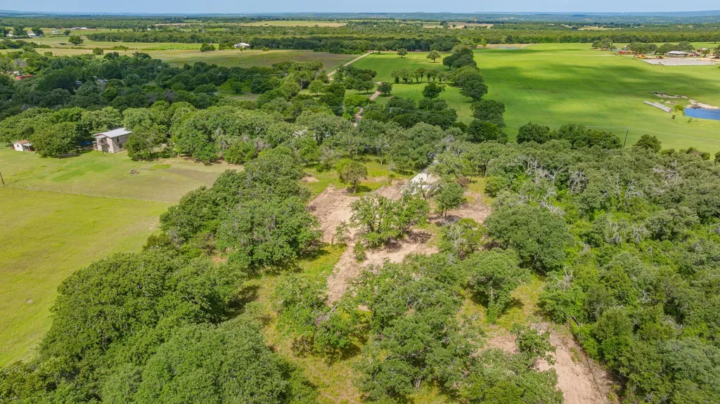 19715 S Highway 281 Santo TX 76472