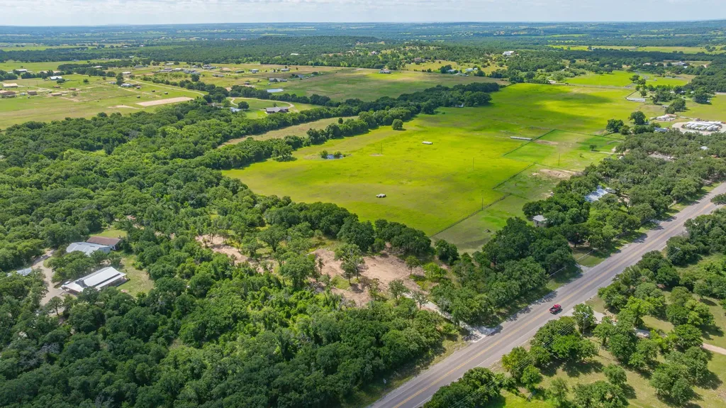 19715 S Highway 281 Santo TX 76472