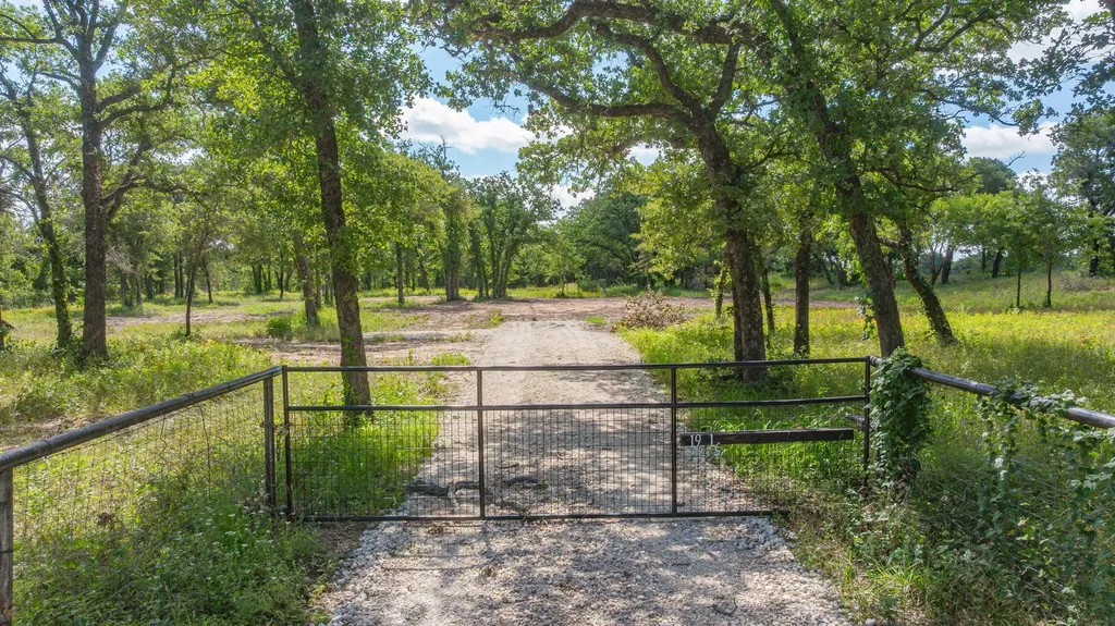 19715 S Highway 281 Santo TX 76472