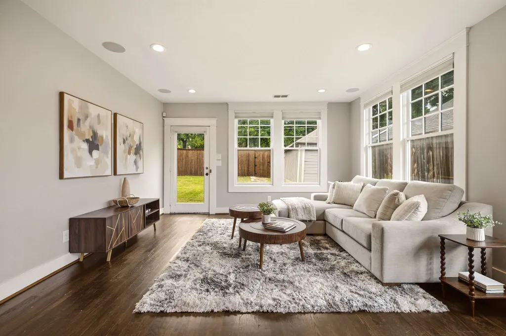 209 S Windomere Avenue Dallas TX 75208