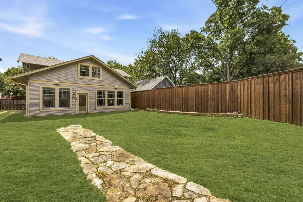 209 S Windomere Avenue Dallas TX 75208