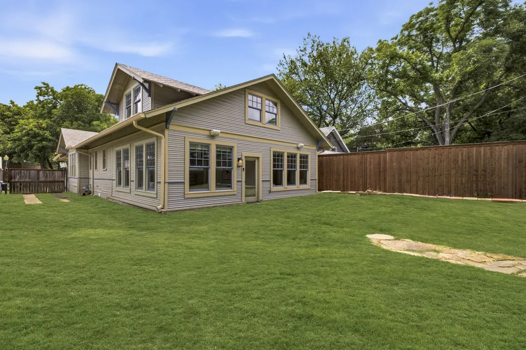 209 S Windomere Avenue Dallas TX 75208