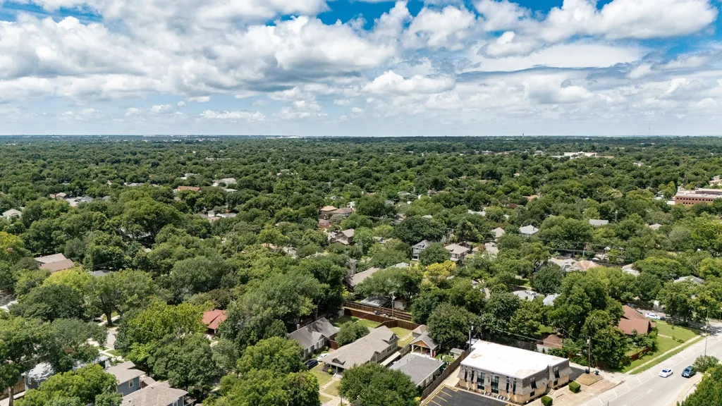 209 S Windomere Avenue Dallas TX 75208