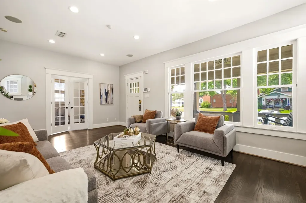 209 S Windomere Avenue Dallas TX 75208