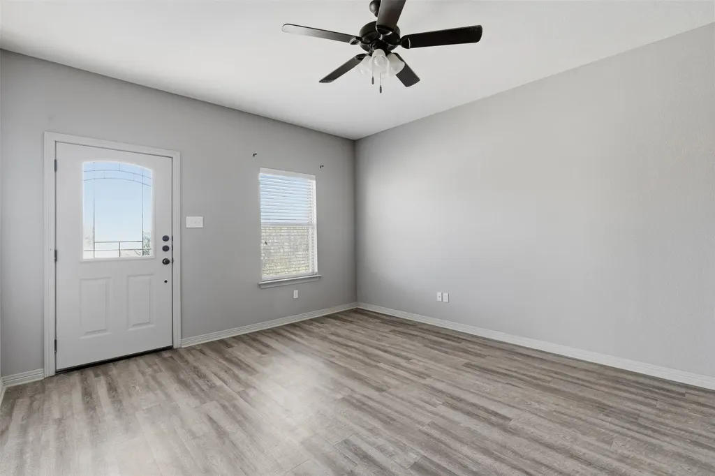 101 W Capps Street Rio Vista TX 76093
