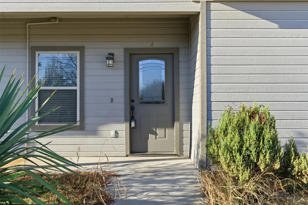 101 W Capps Street Rio Vista TX 76093