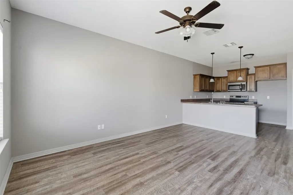 101 W Capps Street Rio Vista TX 76093