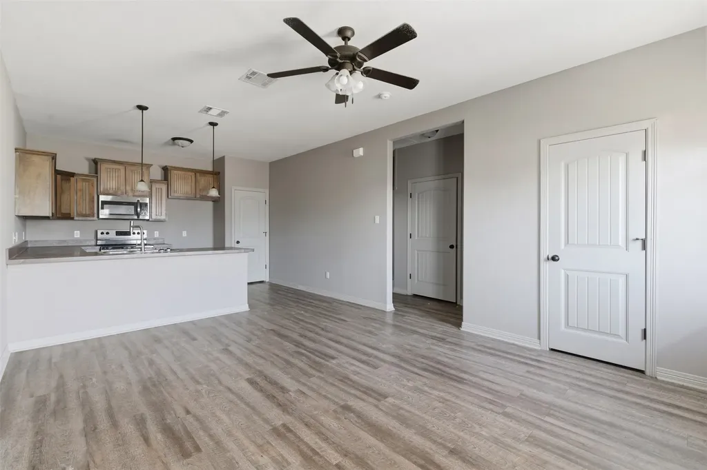 101 W Capps Street Rio Vista TX 76093